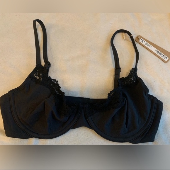 NWT SKIMS Fits Everybody Lace Underwire Bra In onyx Bra size 38C #B5 (4130) - Picture 4 of 4